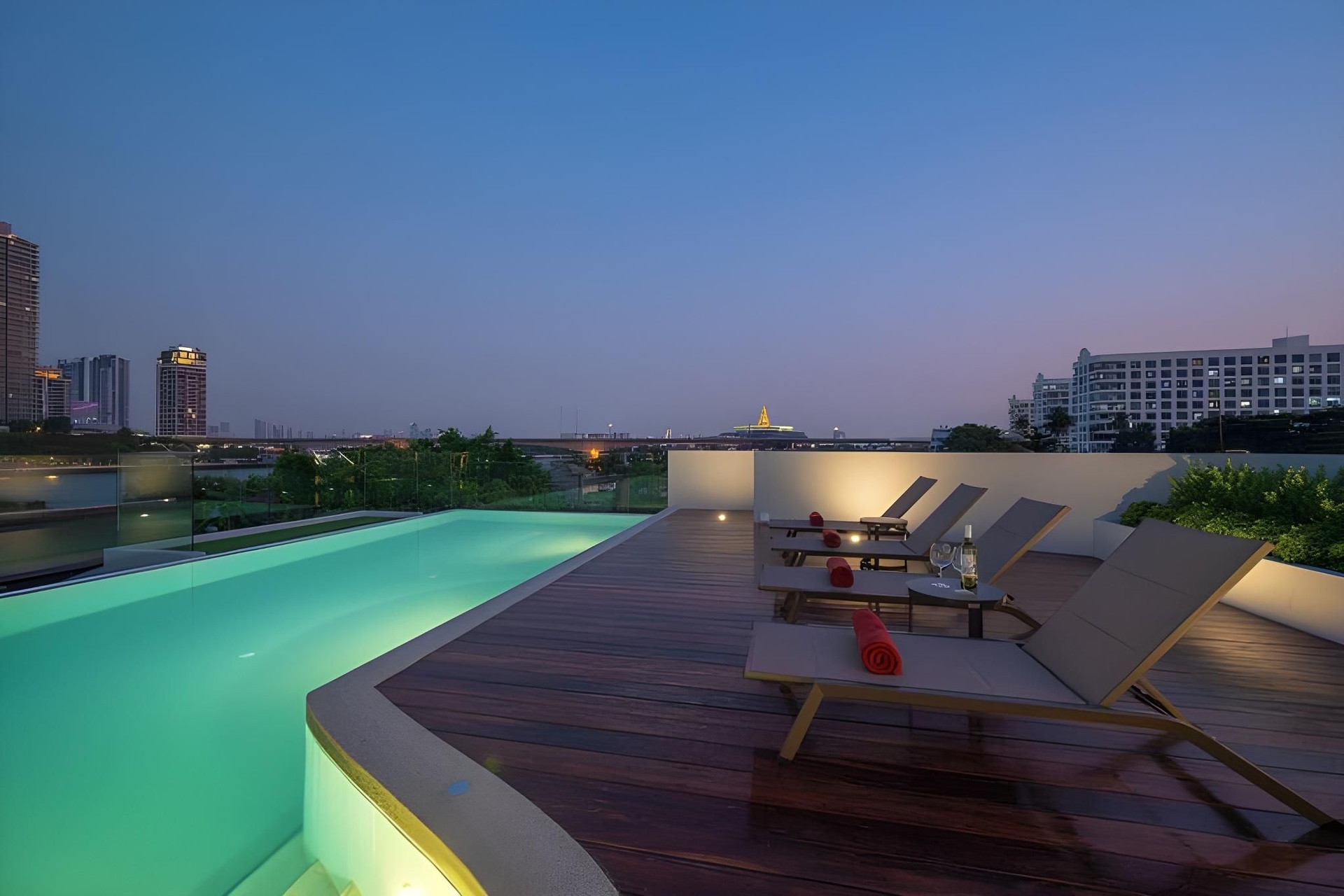 วี โฮเทล ริเวอร์ฟรอนต์ (WE HOTEL RIVERFRONT)4