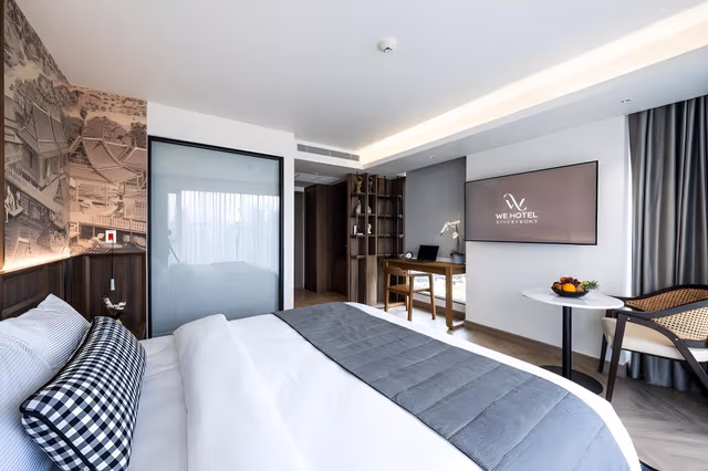 WE Premier Corner Room