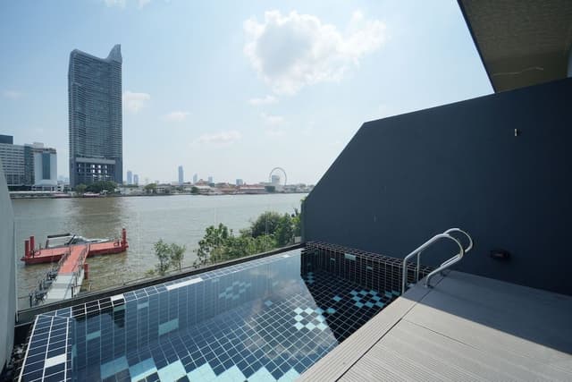Suite (Klong San Duplex Pool)
