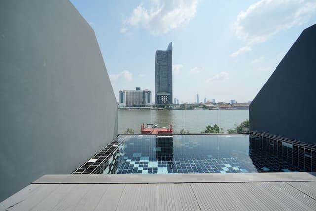 Suite (Klong San Duplex Pool)