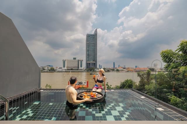 Suite (Klong San Duplex Pool)