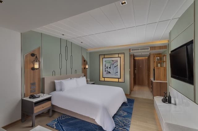 Premier Pool View Connect Room