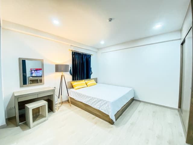 Studio Apartment with Balcony