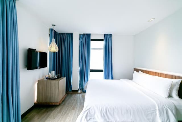 Deluxe Room, Corner