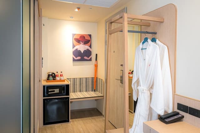 Lumen Deluxe Twin Room