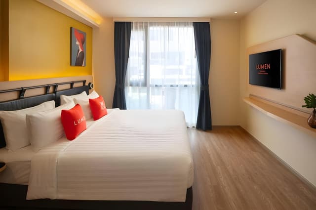 Lumen City View King Bed