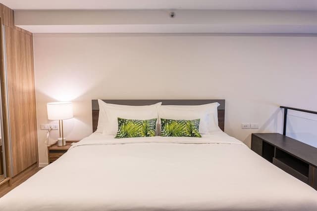 Studio Executive Duplex Queen