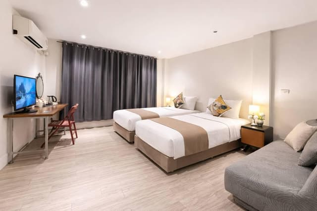 Deluxe Twin Bed