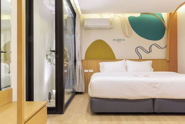 Basic Room, 1 King Bed, Non Smoking, Ensuite