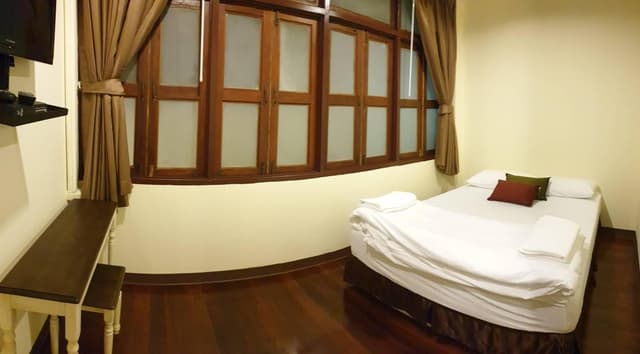Standard Double Shared Bathroom