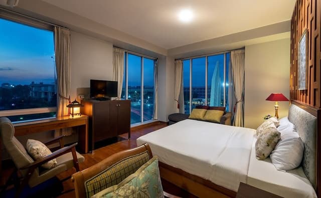 Deluxe Suite