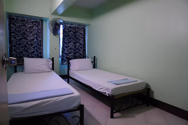 Fan Double Room with Shared Bathroom