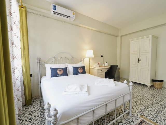 Deluxe Double Room, 1 Queen Bed, Non Smoking, City View