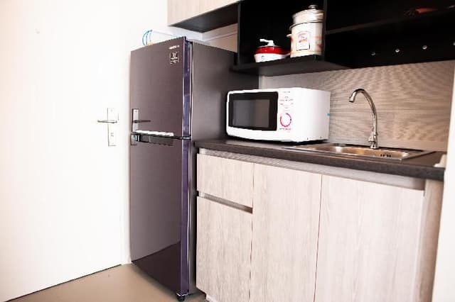 Apartment with Balcony and Kitchen