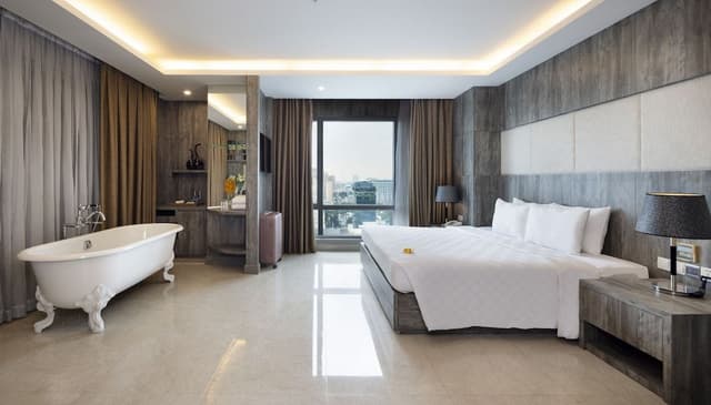 PANORAMA SUITE City View with daily afternoon tea
