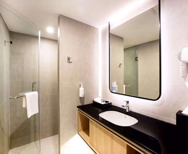 Suite, 1 Queen Bed (Free Breakfast)