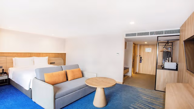 Suite, 1 Queen Bed (Free Breakfast)