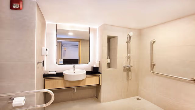 Suite, 1 Queen Bed (Free Breakfast)