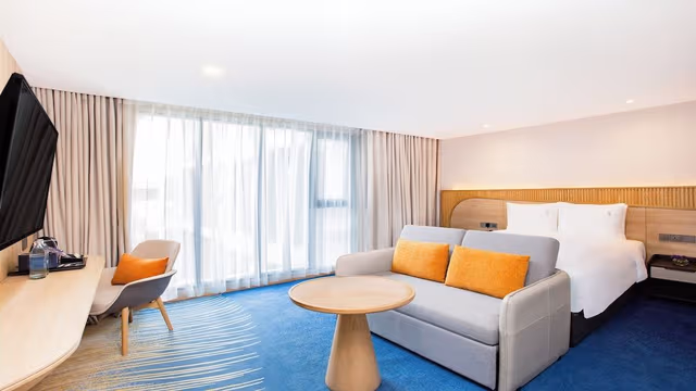 Suite, 1 Queen Bed (Free Breakfast)