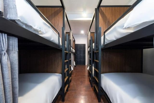 Shared Dormitory, Men only
