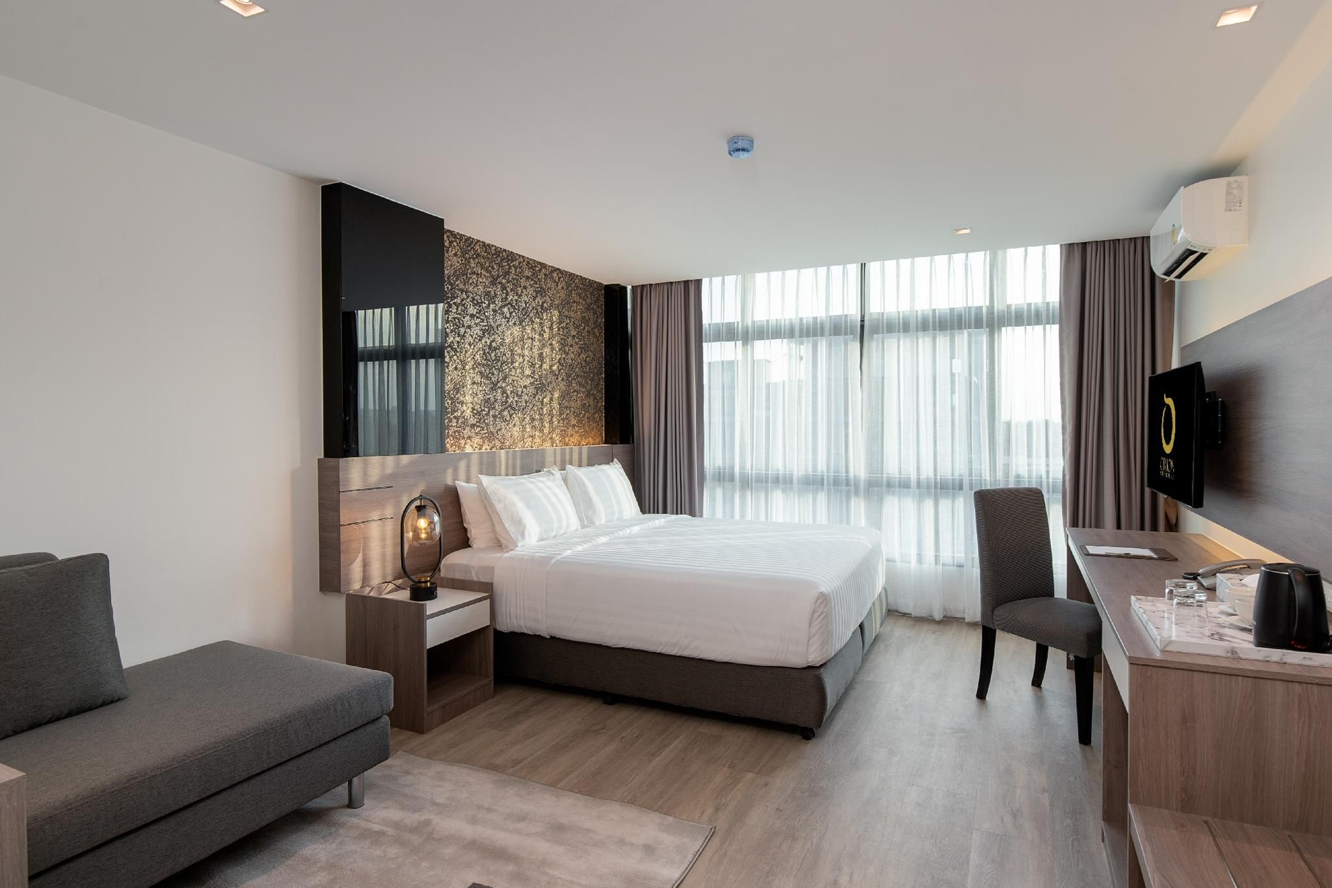 โอไรออน โฮเทล แอนด์ เรสซิเดนซ์ (Orion Hotel and Residence)1