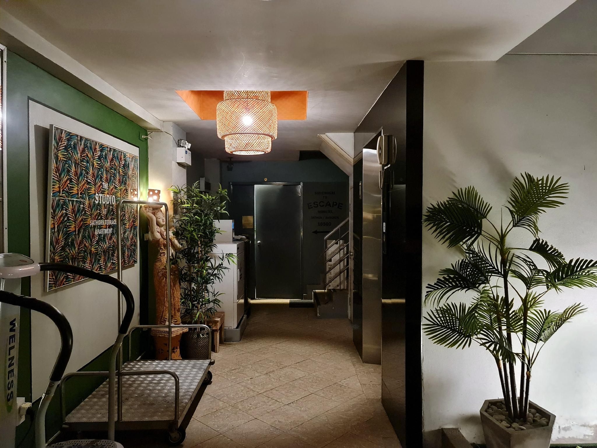 สาทร เทอเรซ อพาร์ตเมนต์ (Sathorn Terrace Apartment)1