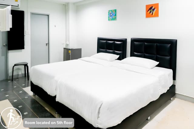 Economy Twin Room - Non-Smoking