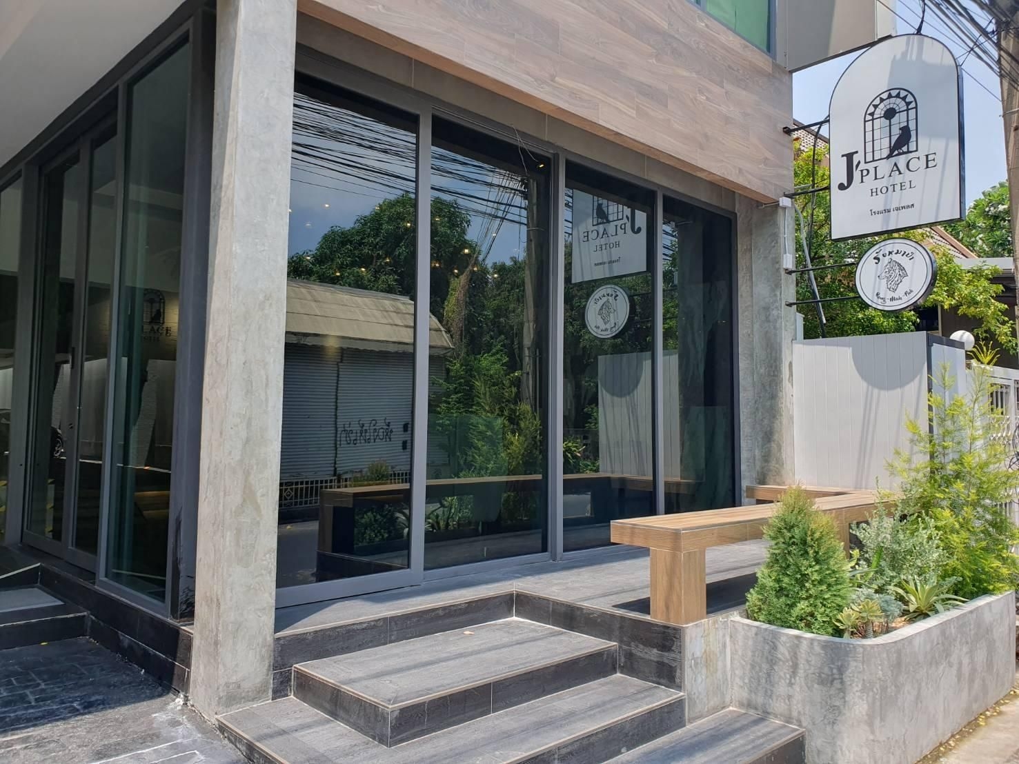 J Place Hotel0