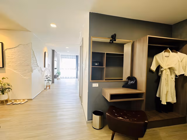 Luxury King Suite