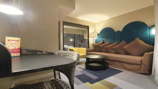 Grand Deluxe Corner