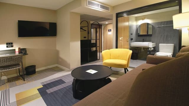 Grand Deluxe Corner