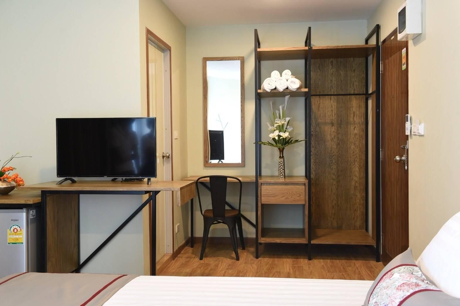 โฮม อินน์ โฮเต็ล (Home Inn Hotel)1