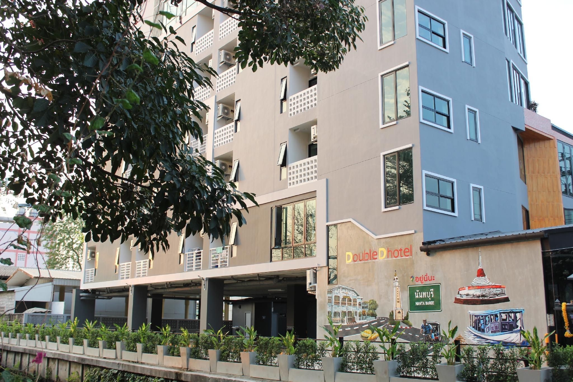 Double D Hotel0