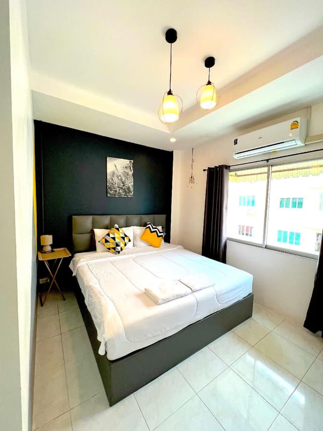 1 King Bed Classic