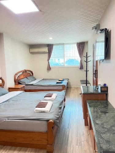Double Queen Bed Room with View