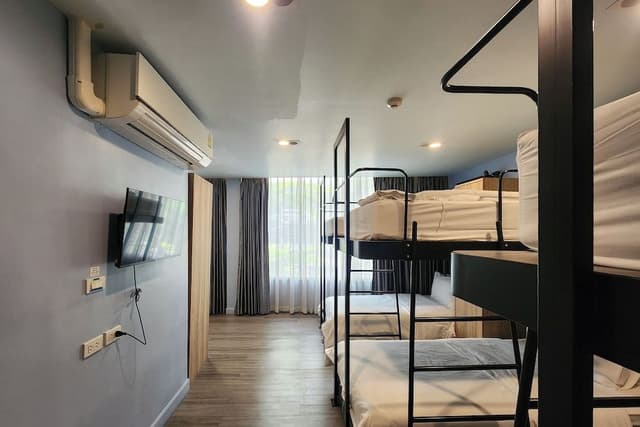 Family Room with 8 bed with Private Bath