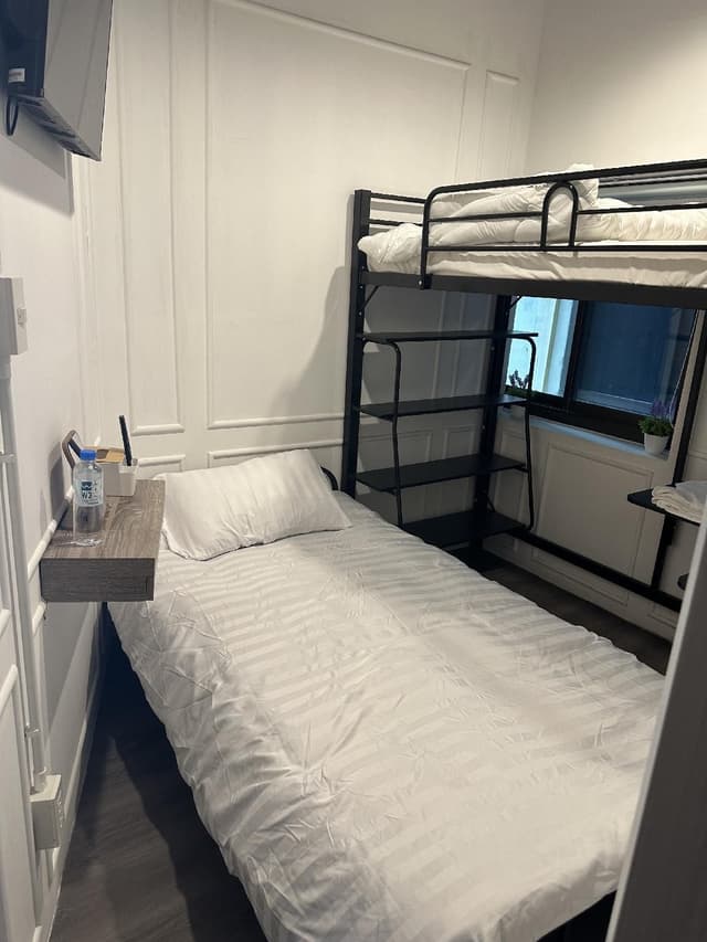 Single Room - Shared Bathroom
