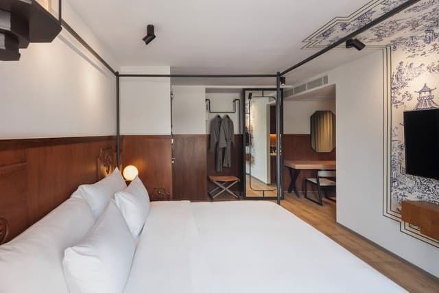 Deluxe King Room