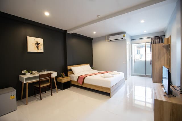 Studio Queen Room