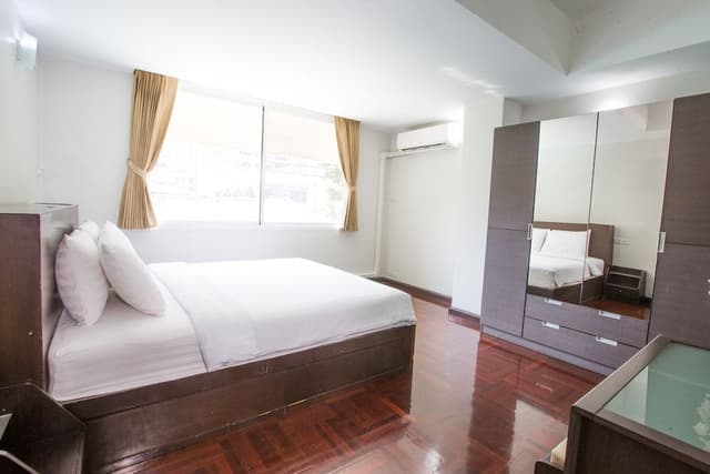 2 Bedrooms