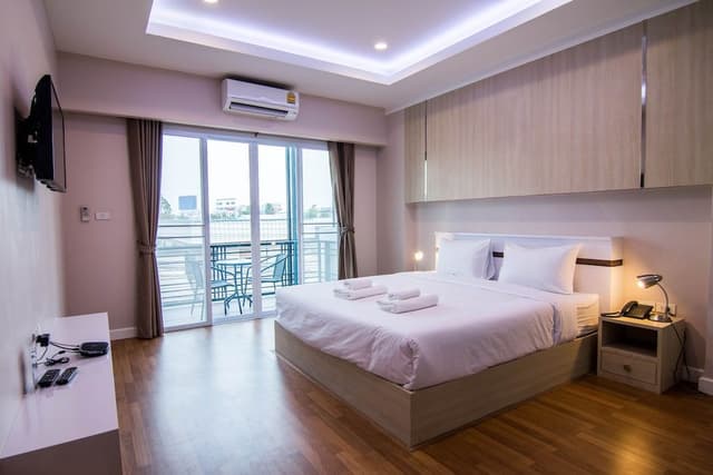 Cozy Suite with Kitchenette