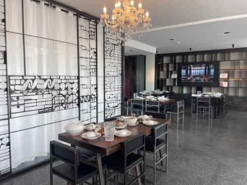 โรงแรมสิบทิศ โรงแรมสิบทิศ