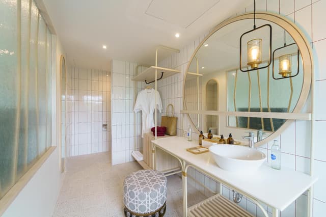 Deluxe Honeymoon Room with Balcony