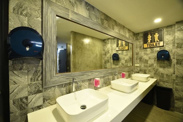 Dorm 6 Shared Bathroom- Age 18-40