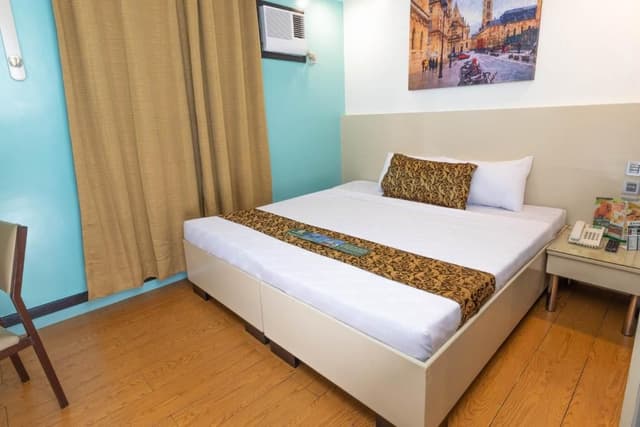 Standard Queen Room