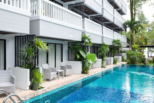 Deluxe Pool Access