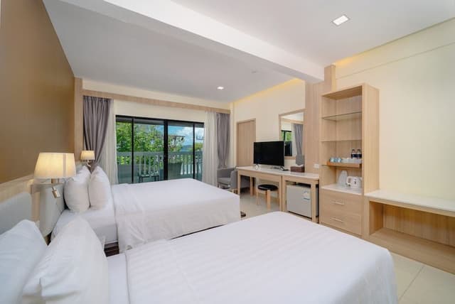 Grand Deluxe Triple Room With Balcony