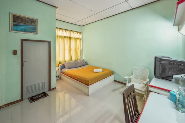 Standard Queen Room
