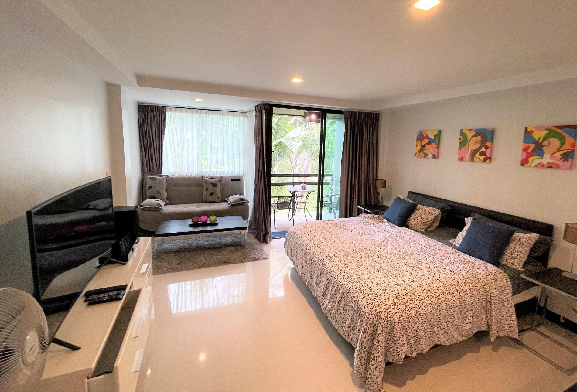 Studio at Kris Condo, 5 min walk to Bangtao beach2