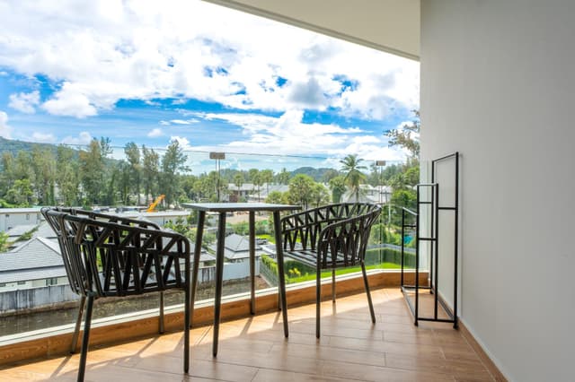 Deluxe King Room with Balcony - Non-Smoking